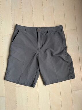 Mens Golf Shorts - Under Armour - Size 34